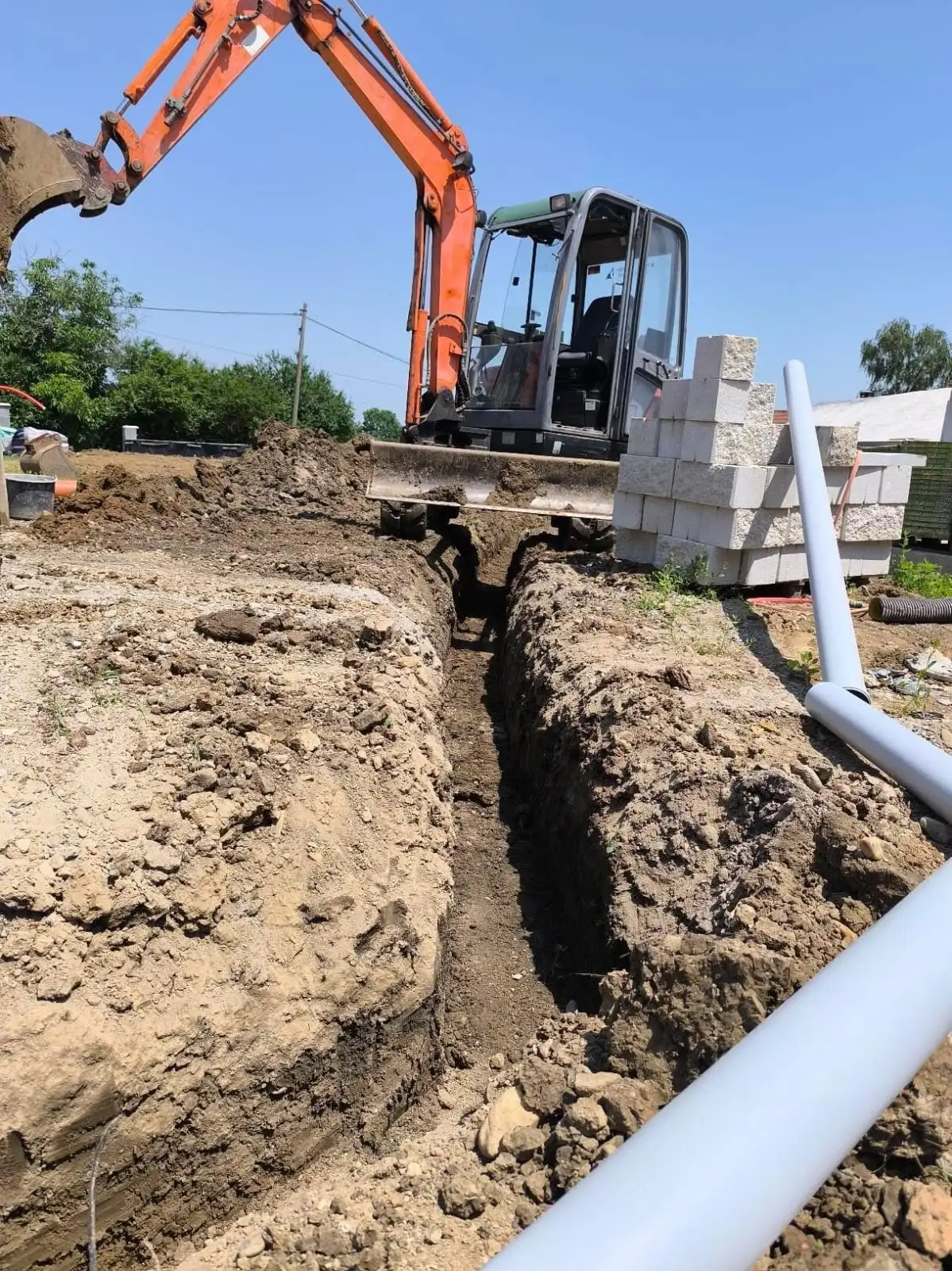 Kopanje kanala za kanalizacione cevi