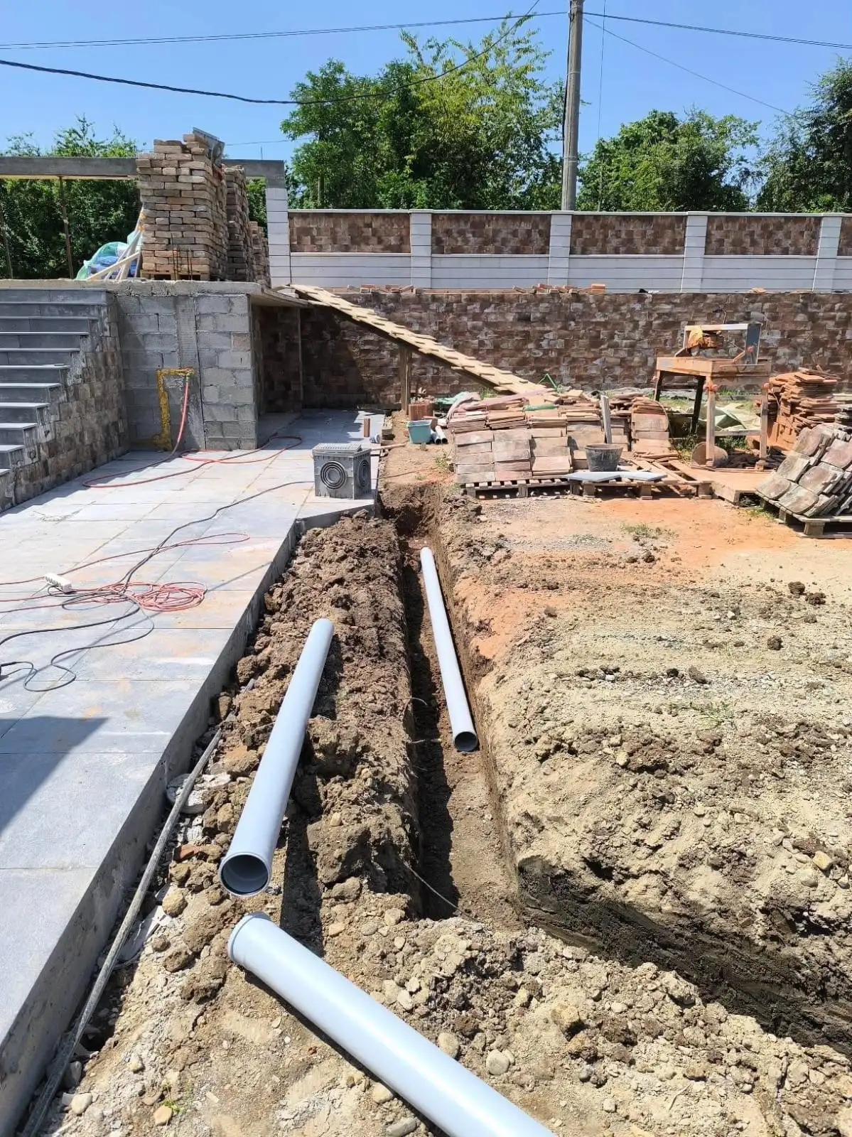 Kopanje kanala za kanalizaciju